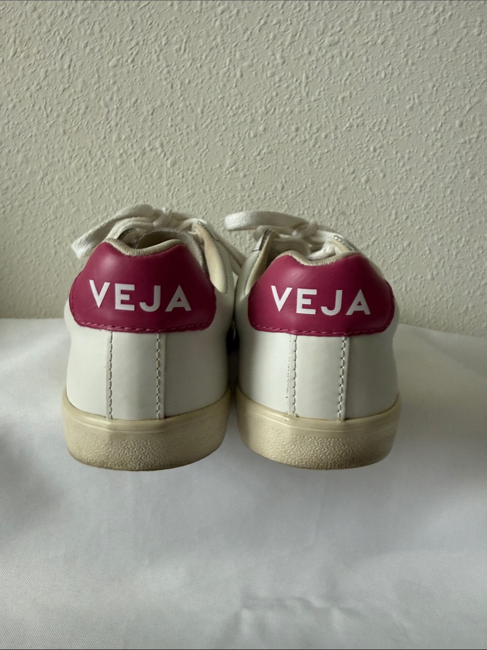 White VEJA Sneakers with Pink Accent V Logo - Women's Casual Trainers - Picture 3 of 8